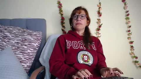 Snapshot of ivonnehills_19 chatting on 05/13/26, 10:17 Ivonne online show from 05/13/26, 10:17