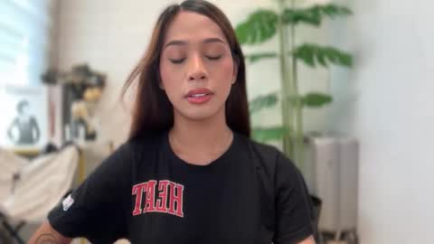 Snapshot of ivorycollins chatting on 11/08/25, 05:07 kirstenelsie online show from 11/08/25, 05:07