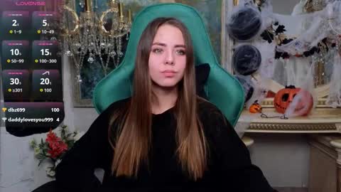 Snapshot of ivorywood_ chatting on 10/31/25, 10:27 ivorywood_ online show from 10/31/25, 10:27