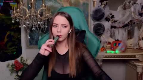 Snapshot of ivorywood_ chatting on 11/01/25, 05:04 ivorywood_ online show from 11/01/25, 05:04