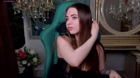 Snapshot of ivorywood_ chatting on 11/19/25, 10:37 ivorywood_ online show from 11/19/25, 10:37