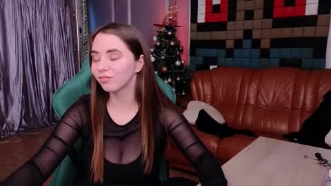 Snapshot of ivorywood_ chatting on 12/17/25, 10:21 ivorywood_ online show from 12/17/25, 10:21