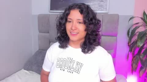 Snapshot of ivy_and_molly chatting on 09/23/25, 08:01 Ivy and Molly online show from 09/23/25, 08:01