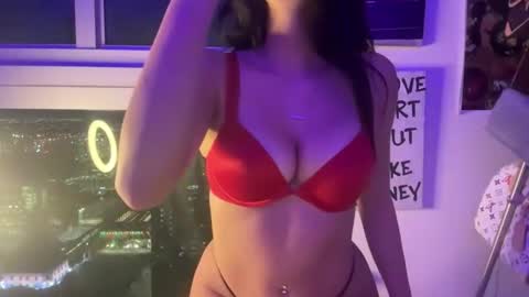 Snapshot of ivybby_ chatting on 02/16/26, 07:48 ivy and winter online show from 02/16/26, 07:48