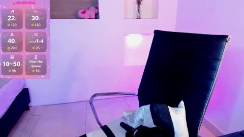 Snapshot of ivybliss8 chatting on 02/23/25, 03:18 i v y  b l i s s online show from 02/23/25, 03:18