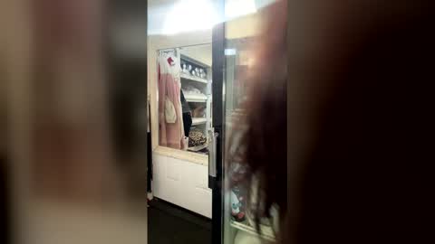 Snapshot of ivydollxoxo chatting on 12/22/25, 05:54 Ivy Rose online show from 12/22/25, 05:54