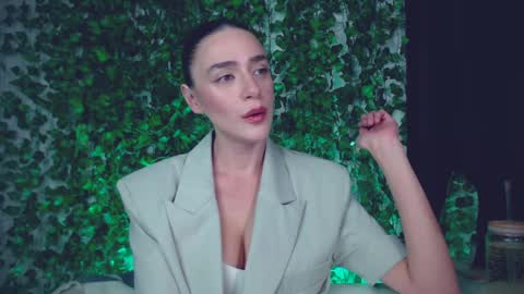 Miss Ivy online show from 12/26/24, 05:19