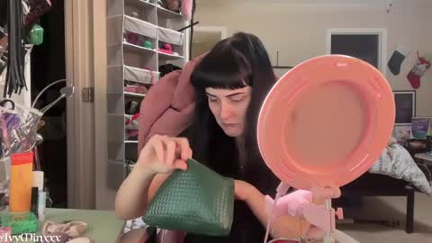 Snapshot of ivyminxxx chatting on 01/06/25, 12:16 Ivy Minxxx online show from 01/06/25, 12:16