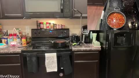 Snapshot of ivyminxxx chatting on 01/11/25, 06:56 Ivy Minxxx online show from 01/11/25, 06:56