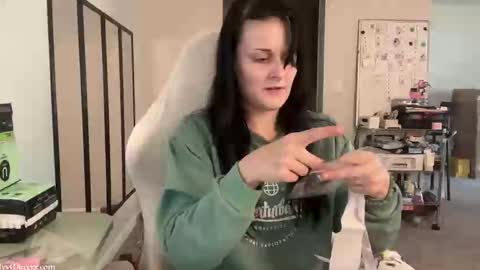 Snapshot of ivyminxxx chatting on 11/17/25, 08:25 Ivy Minxxx online show from 11/17/25, 08:25