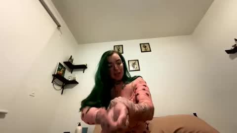 Ivy Riot online show from 10/22/25, 07:08