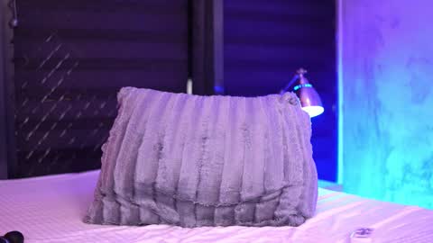 Snapshot of ivyrowa chatting on 02/13/25, 01:29 IvyRowa online show from 02/13/25, 01:29