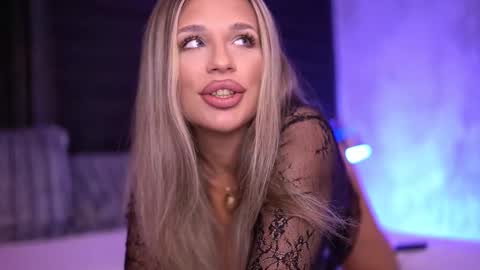 Snapshot of ivyrowa chatting on 02/24/25, 01:35 IvyRowa online show from 02/24/25, 01:35