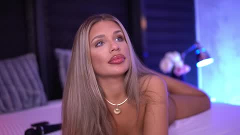 Snapshot of ivyrowa chatting on 02/28/25, 01:37 IvyRowa online show from 02/28/25, 01:37