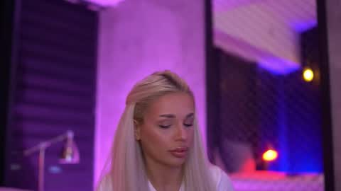 Snapshot of ivyrowa chatting on 09/11/25, 06:08 IvyRowa online show from 09/11/25, 06:08