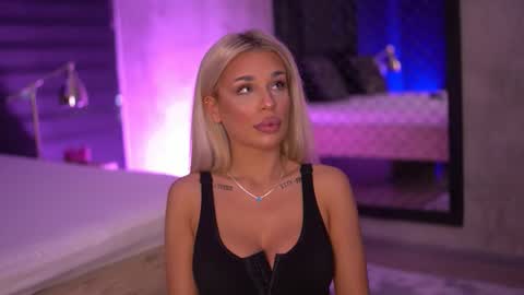 Snapshot of ivyrowa chatting on 09/22/25, 05:37 IvyRowa online show from 09/22/25, 05:37