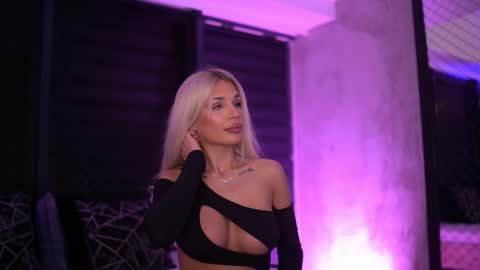 IvyRowa online show from 09/24/25, 05:38