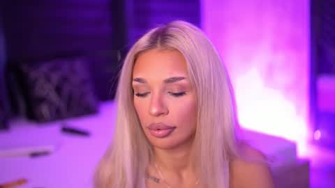 IvyRowa online show from 10/02/25, 05:53