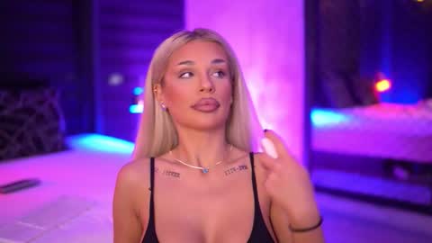 Snapshot of ivyrowa chatting on 10/08/25, 06:16 IvyRowa online show from 10/08/25, 06:16