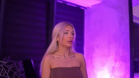 Snapshot of ivyrowa chatting on 10/19/25, 05:35 IvyRowa online show from 10/19/25, 05:35