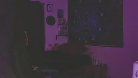 Snapshot of ivyy_sinss chatting on 09/13/25, 12:43 Amiee online show from 09/13/25, 12:43