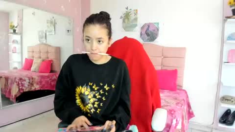 Snapshot of ivyyemerald_ chatting on 07/08/26, 01:59 IVY online show from 07/08/26, 01:59