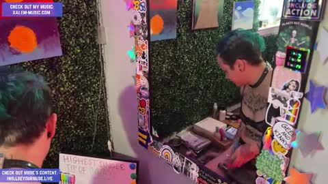 Muse hethey online show from 09/18/25, 11:18