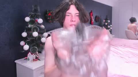 Snapshot of iwillfall_ chatting on 12/21/25, 11:28 Maxim online show from 12/21/25, 11:28