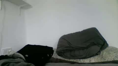 Snapshot of iyoperro chatting on 10/30/25, 01:34 Casandro online show from 10/30/25, 01:34