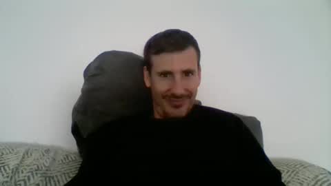 Snapshot of iyoperro chatting on 11/10/25, 11:09 Casandro online show from 11/10/25, 11:09