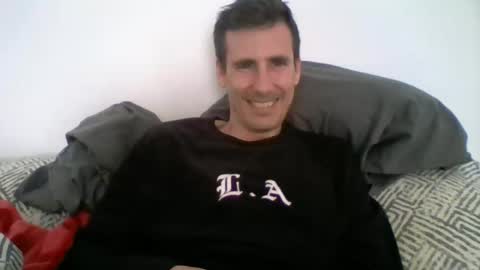 Snapshot of iyoperro chatting on 11/30/25, 03:05 Casandro online show from 11/30/25, 03:05