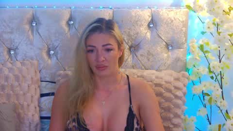 Snapshot of izabellle02 chatting on 06/03/26, 03:20 Izabella online show from 06/03/26, 03:20