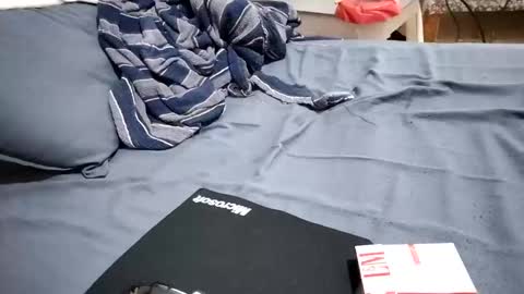 Snapshot of izarizar chatting on 02/27/25, 12:43 Brooking online show from 02/27/25, 12:43