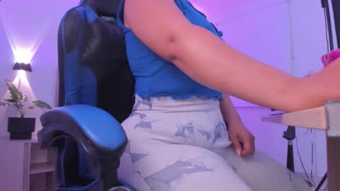 Iza online show from 11/29/25, 03:09