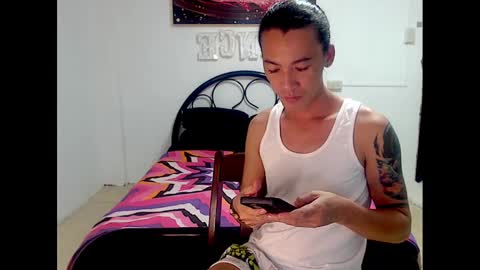 Snapshot of izaruz_cam chatting on 02/02/25, 11:30 LANzy online show from 02/02/25, 11:30