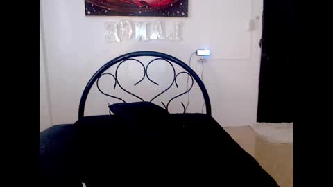 Snapshot of izaruz_cam chatting on 02/08/25, 07:37 LANzy online show from 02/08/25, 07:37