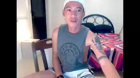 Snapshot of izaruz_cam chatting on 02/17/25, 10:51 LANzy online show from 02/17/25, 10:51