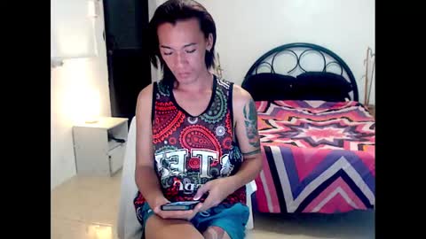 Snapshot of izaruz_cam chatting on 02/28/25, 10:41 LANzy online show from 02/28/25, 10:41