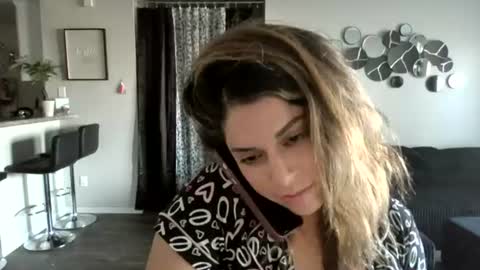 Snapshot of izcah_g chatting on 08/05/26, 12:24 Izcah online show from 08/05/26, 12:24