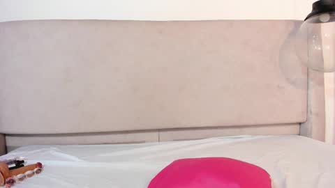 izelevans online show from 03/19/26, 01:04