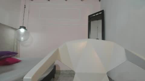 izelevans online show from 04/05/26, 10:56