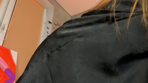 izi online show from 02/21/25, 09:32