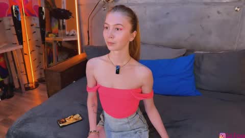 izi online show from 09/20/25, 03:57