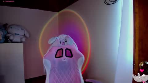 Snapshot of izumi_it0 chatting on 02/19/26, 08:05 Hi dont forget to follow me on Instagram so you can hear from me when Im not online. online show from 02/19/26, 08:05