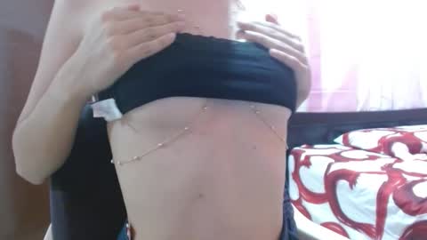 Snapshot of izy_bell chatting on 11/20/25, 06:51 Izzyy online show from 11/20/25, 06:51