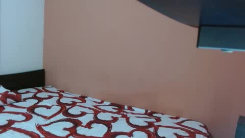 Snapshot of izy_bell chatting on 12/02/25, 10:27 Izzyy online show from 12/02/25, 10:27