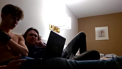 Snapshot of izzame2 chatting on 02/08/25, 07:37 Willis online show from 02/08/25, 07:37