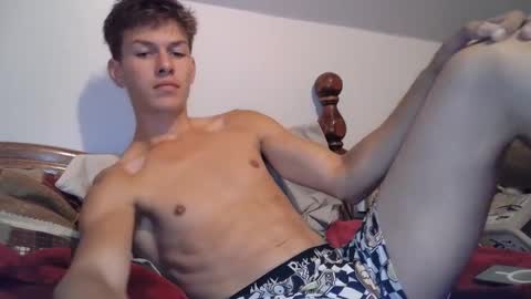 Snapshot of izzame2 chatting on 09/14/25, 01:32 Willis online show from 09/14/25, 01:32