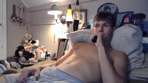 Snapshot of izzame2 chatting on 09/16/25, 04:02 Willis online show from 09/16/25, 04:02