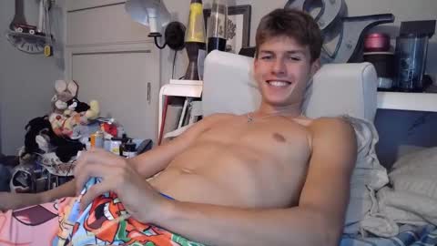 Snapshot of izzame2 chatting on 09/17/25, 09:27 Willis online show from 09/17/25, 09:27